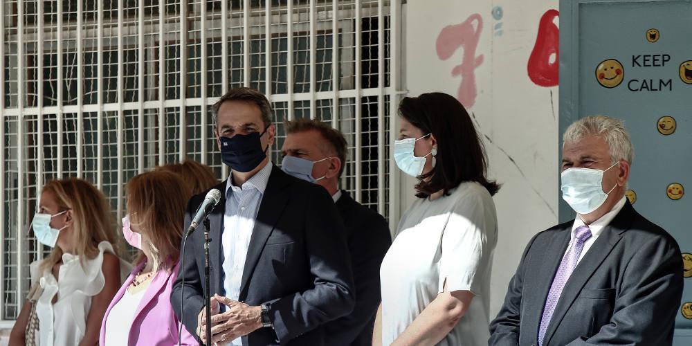 «Φέτος εκτός από γράμματα θα μάθουμε να είμαστε υπεύθυνοι»: Το μήνυμα του Κυριάκου Μητσοτάκη στους μ