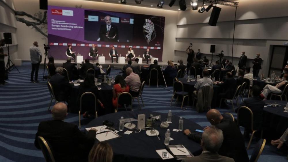 Συνέδριο Εconomist: Ποια ατάκα του Ράμα εξόργισε την Μπακογιάννη – Τι είπαν για την ΑΟΖ