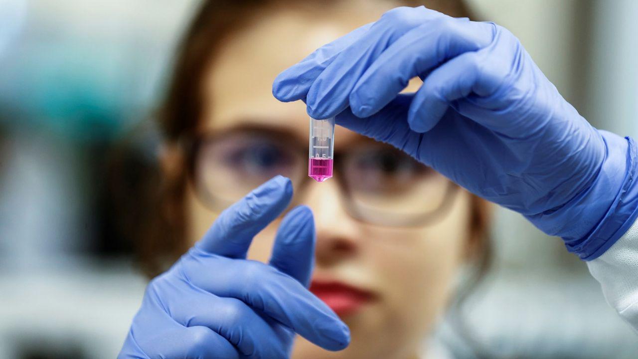 Αρχίζουν οι κλινικές δοκιμές με εμβόλιο m-RNA για θεραπεία του μελανώματος