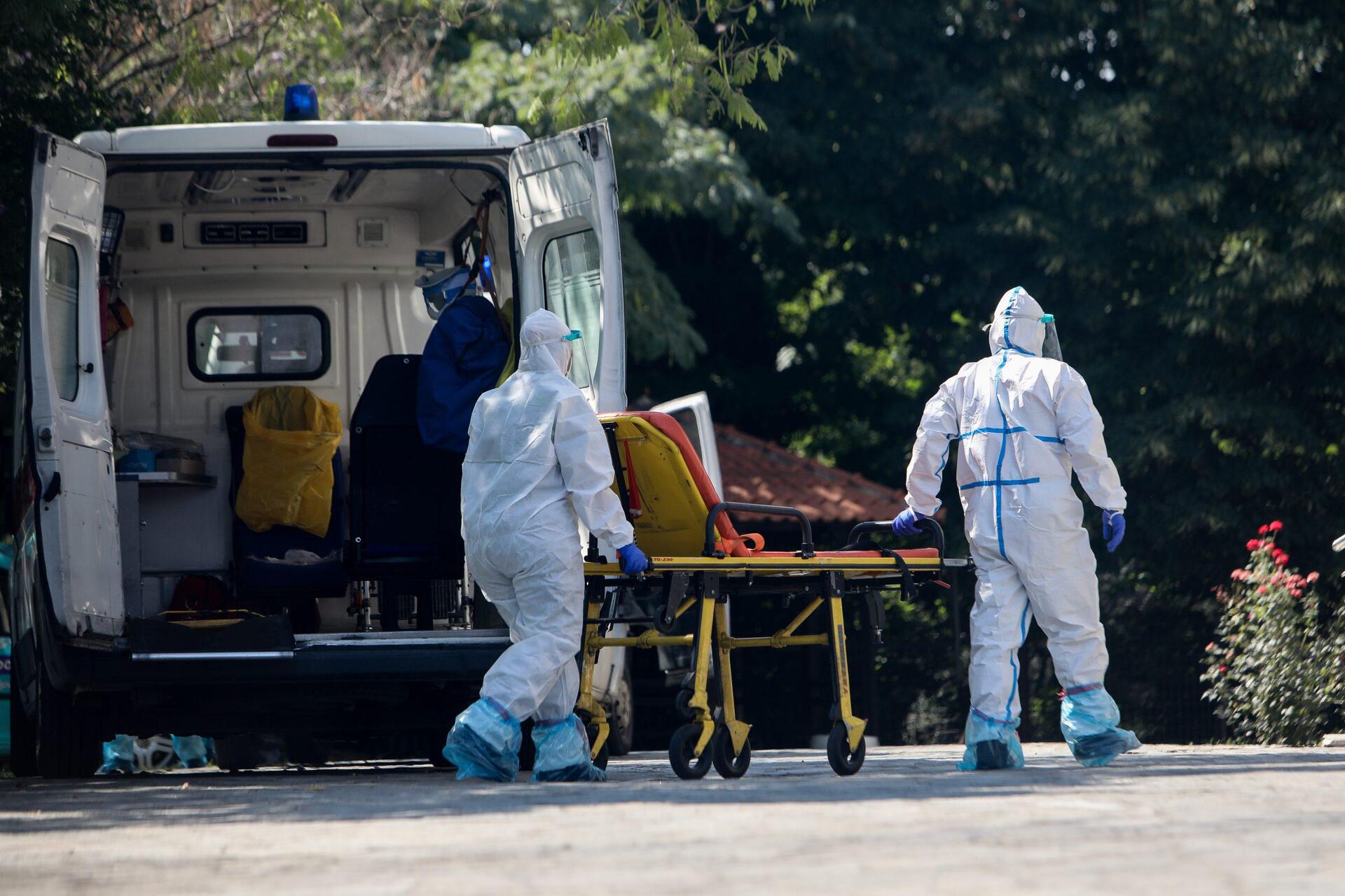 Κορωνοϊός - Θεσσαλονίκη: Ξεκίνησε η μεταφορά ασθενών σε ιδιωτική κλινική που επιτάχθηκε