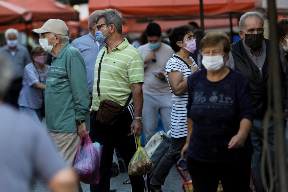 Μετάλλαξη Δέλτα: Ένα βήμα από το μάσκα παντού και εστίαση σε εσωτερικούς χώρους μόνο για εμβολιασμένους - Αύριο οι ανακοινώσεις