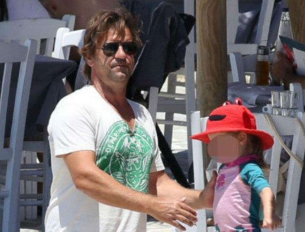 Με άμαξα στην Κηφισιά ο Ματέο Παντζόπουλος με την κόρη του