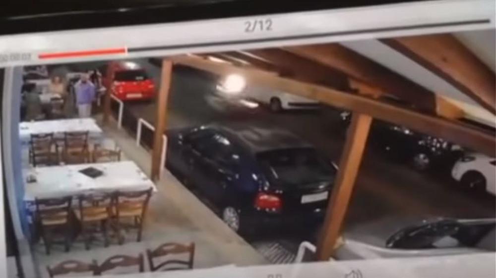 Βίντεο σοκ από το τροχαίο στην Νέα Ιωνία: Μηχανή παρέσυρε σερβιτόρο