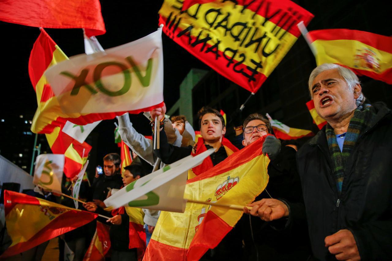 Εξαπλώνεται ο «τυφώνας Vox» στην Ισπανία