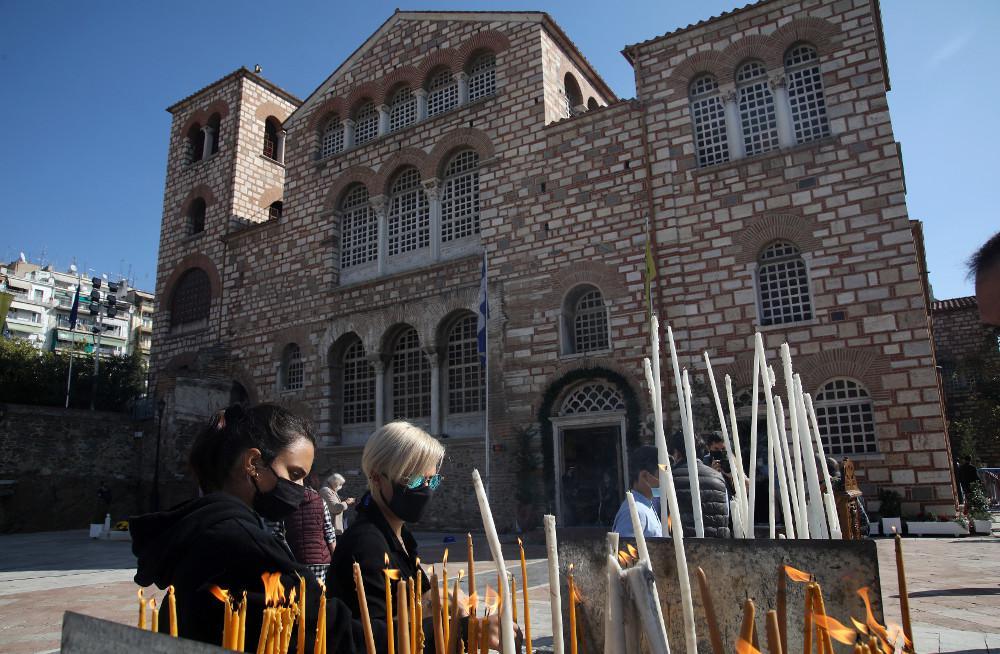 Σοκ για τη δοξολογία στον Άγιο Δημήτριο – Μητροπολίτης θετικός στον κορωνοιό