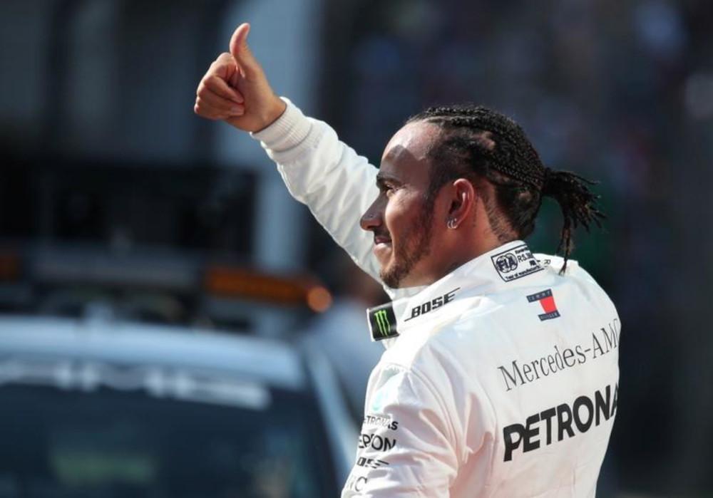 Λιούις Χάμιλτον: Υπέγραψε νέο συμβόλαιο για ένα χρόνο με τη Mercedes