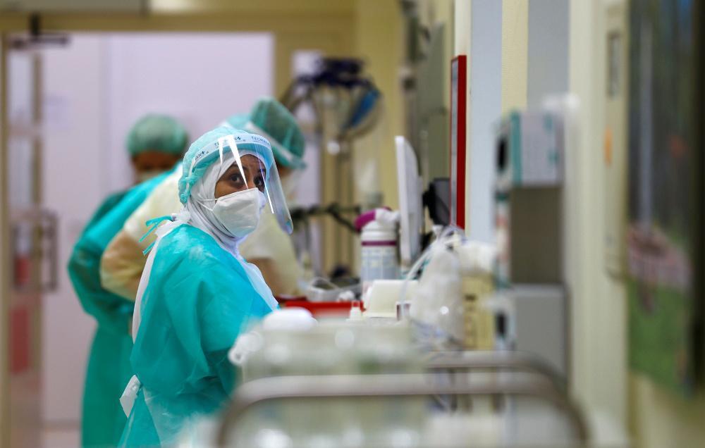 Νοσηλευτές Κορωνοϊός: «Μου έλυσε τα χέρια η επίταξη» - Τι λέει πνευμονολόγος που επιστρατεύτηκε