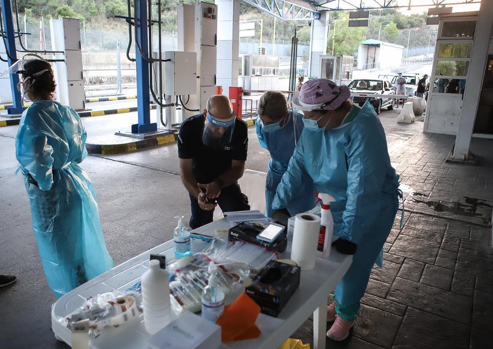 Κορωνοϊός: Στο τραπέζι το κλείσιμο συνόρων στην Βόρεια Ελλάδα αλλά και νέα μέτρα