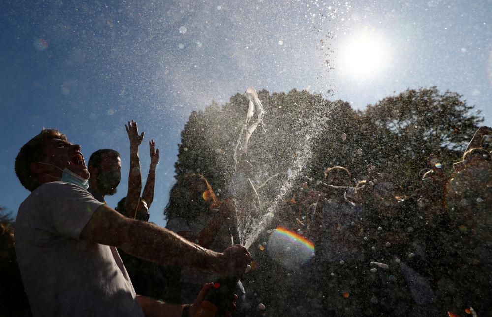 ΗΠΑ-εκλογές: Πανηγυρισμοί σε πολλές αμερικανικές πόλεις μετά τη νίκη Μπάιντεν