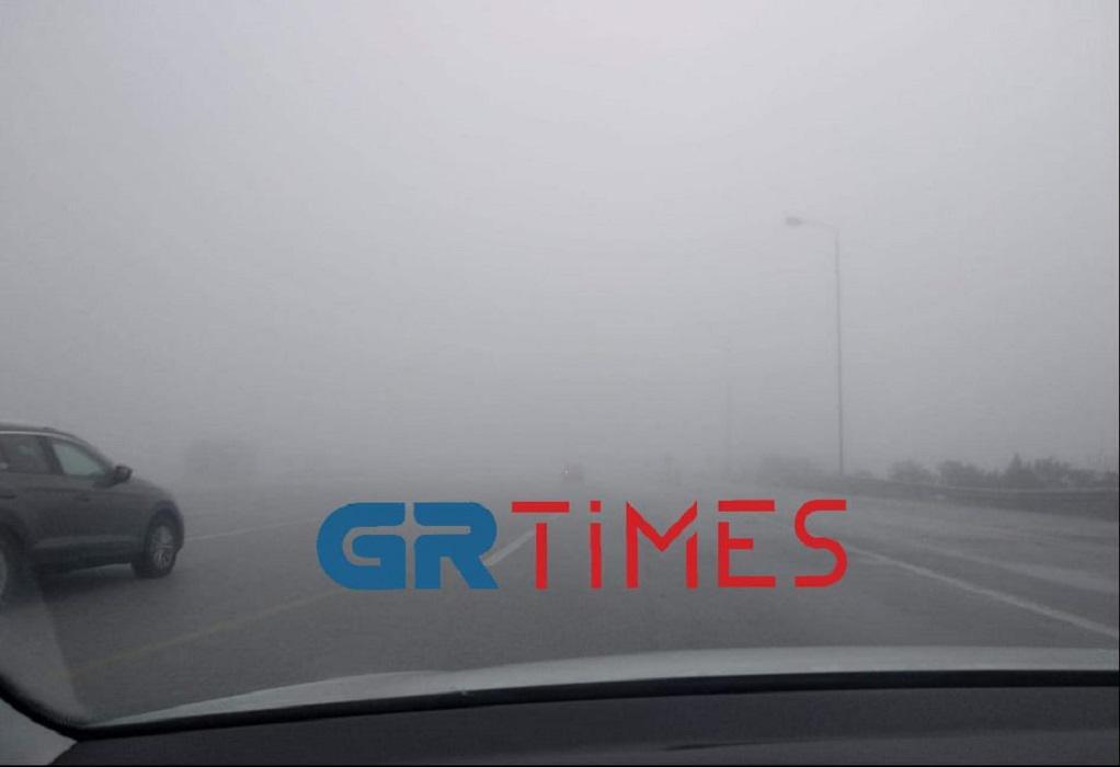 Θεσσαλονίκη: «Χάθηκε» η Εθνική Οδός από την ομίχλη