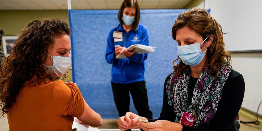 Πιερρακάκης: Τι χαρτί θα δείχνουν οι πολίτες για να εμβολιαστούν