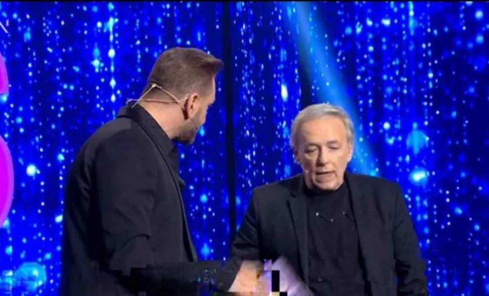 Ο Κοκλώνης έκανε πρόταση στον Ανδρέα Μικρούτσικο live στο J2US