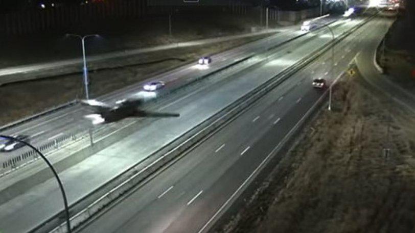 Αριστοτεχνική αναγκαστική προσγείωση σε αυτοκινητόδρομο της Μινεσότα