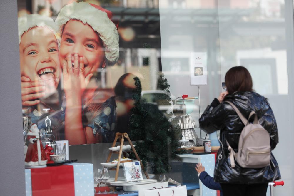 Ανοικτά τα καταστήματα με διαδικασία click away την Κυριακή 13/12