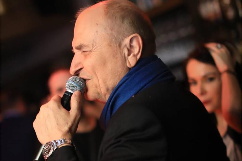 Κορωνοϊός: Πέθανε ο Χάρης Γαλανός, τραγουδιστής του Elysee