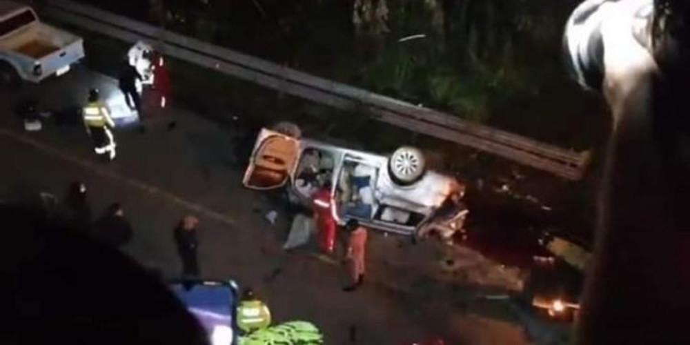 Ισημερινός: 12 νεκροί, οι μισοί εξ αυτών παιδιά, από ανατροπή λεωφορείου