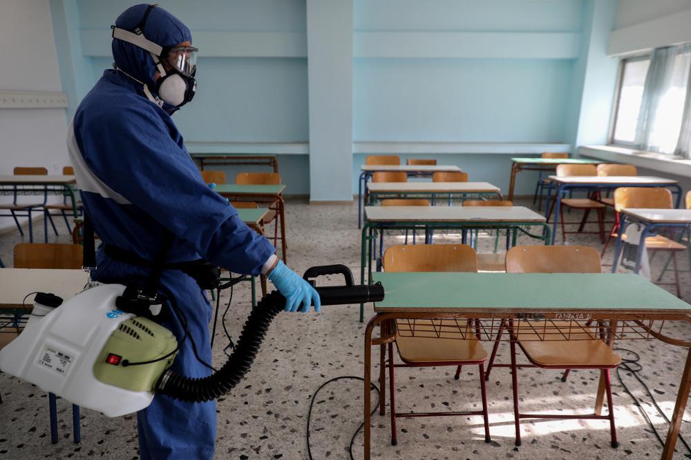 Κορωνοϊός: «Πονοκέφαλος» οι μεταλλάξεις και το ιικό φορτίο - Πότε μπορεί να μπει «φρένο» στο άνοιγμα γυμνασίων και λυκείων