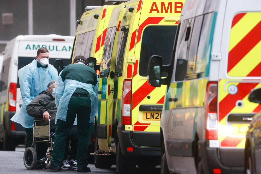 Όμικρον Κορωνοϊός - Βρετανία: Νέο ρεκόρ με 1.610 ημερήσιους θανάτους