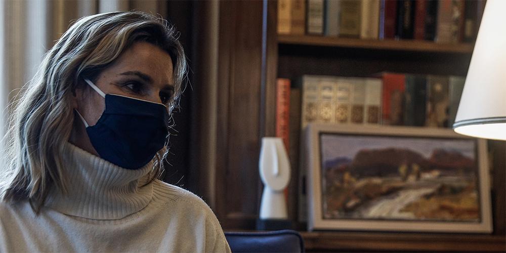 Οργή για ντροπιαστικές αναρτήσεις δημοτικής συμβούλου: Επιρρίπτει ευθύνες στην Μπεκατώρου