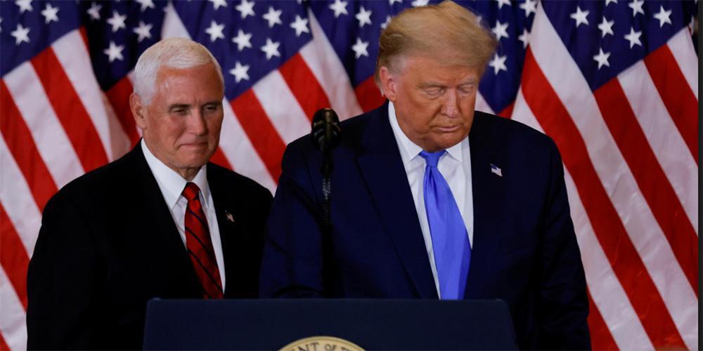 Ο Μάικ Πενς αψήφησε τον Τραμπ και μίλησε με την Καμάλα Χάρις