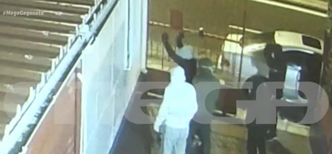 Βίντεο ντοκουμέντο: Συμμορία ανηλίκων λεηλατεί επιχείρηση με βαριοπούλες