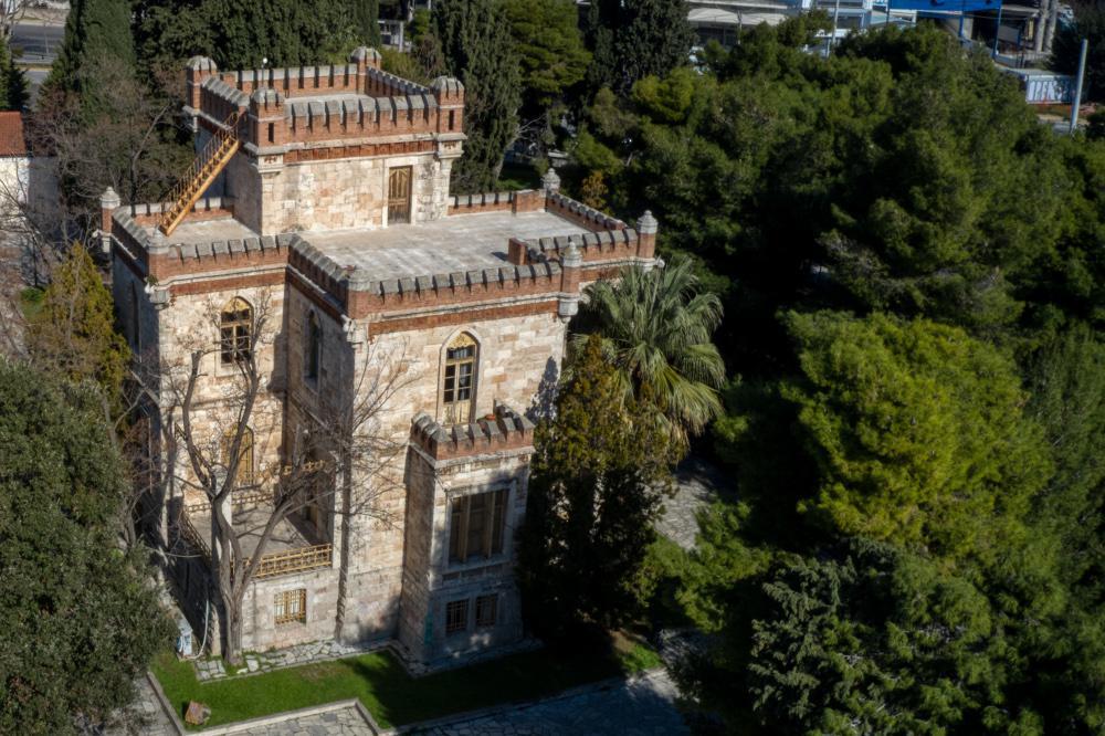 Ενα παλάτι στην άκρη του δρόμου