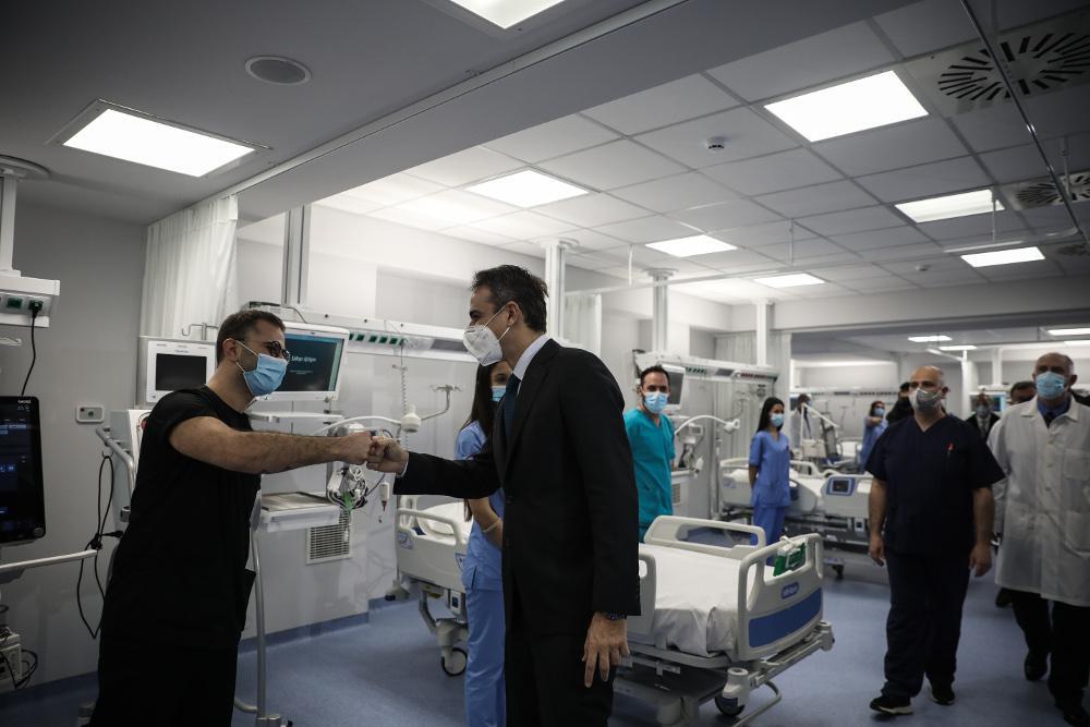 Στο ΚΑΤ ο Μητσοτάκης – Εγκαινίασε 30 νέα κρεβάτια ΜΕΘ