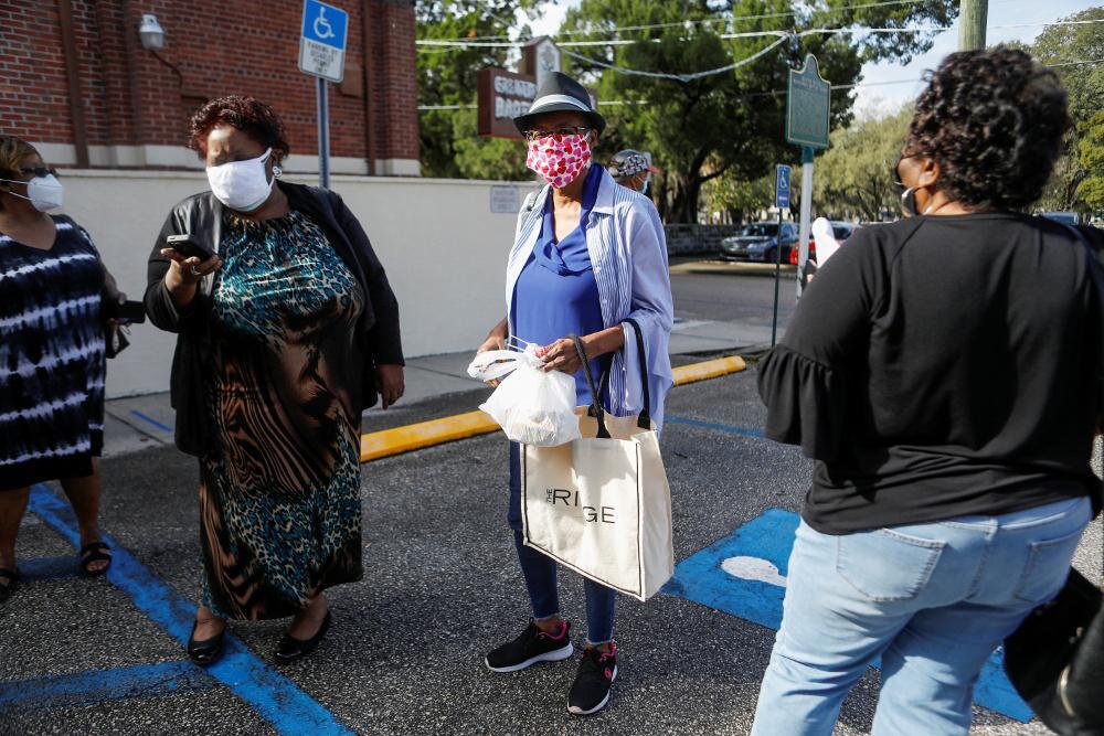 Απίστευτο: Δύο νέες ντύθηκαν γιαγιάδες και πήγαν να εμβολιαστούν