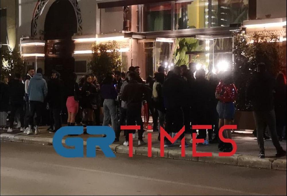 Θεσσαλονίκη: Επέμβαση της αστυνομίας σε καφέ-μπαρ για συνωστισμό