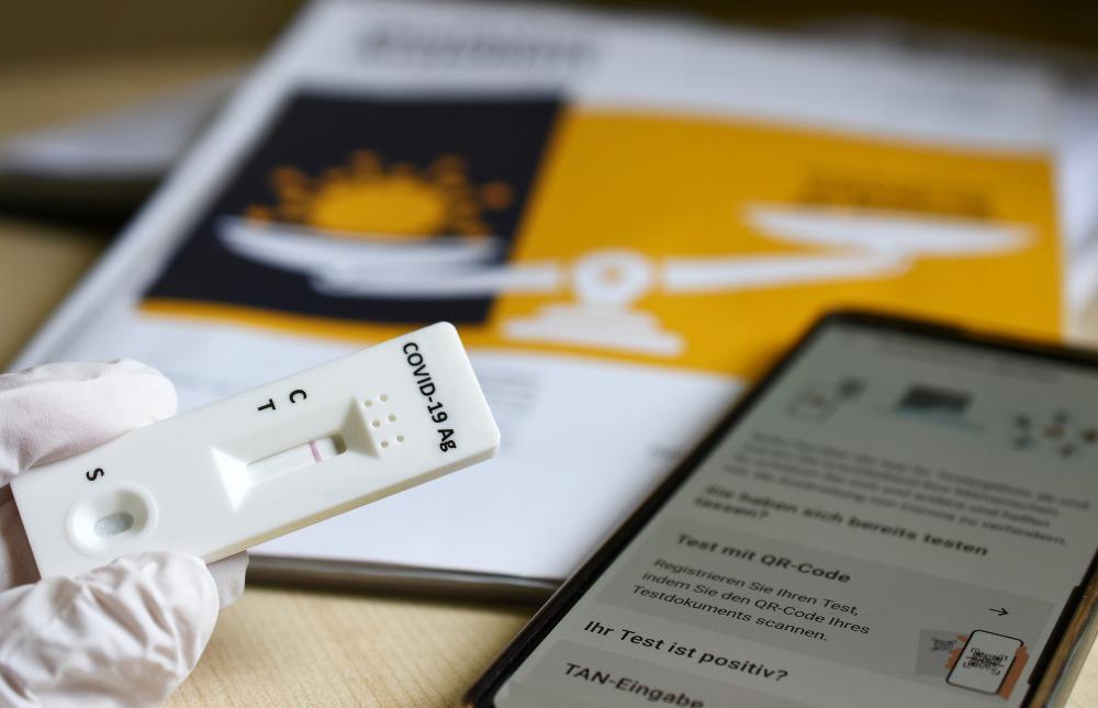 Κορονοϊός - FDA: Τα ράπιντ τεστ δεν «βρίσκουν» τη μετάλλαξη Όμικρον Self test