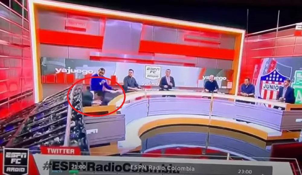 Βίντεο «σοκ»: Πλατό καταπλάκωσε δημοσιογράφο σε live μετάδοση