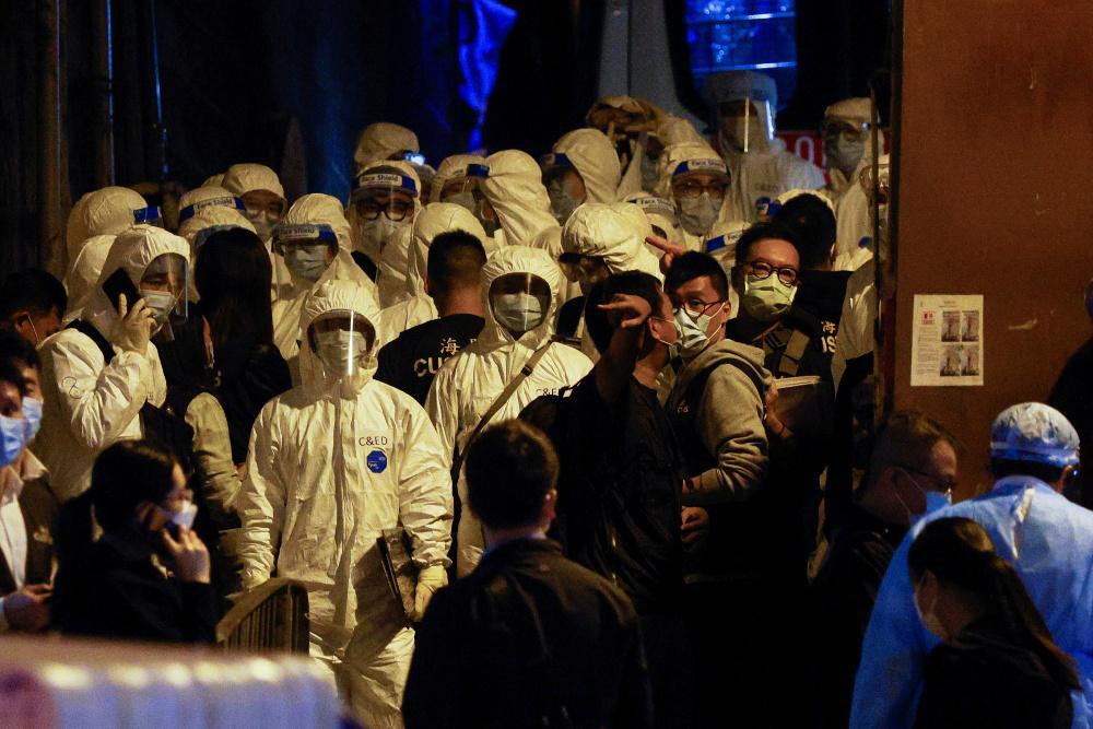 Σκληρά μετρά στο Χονγκ Κονγκ: Χωρίζουν τα μικρά παιδιά από τους γονείς για να μπουν σε καραντίνα