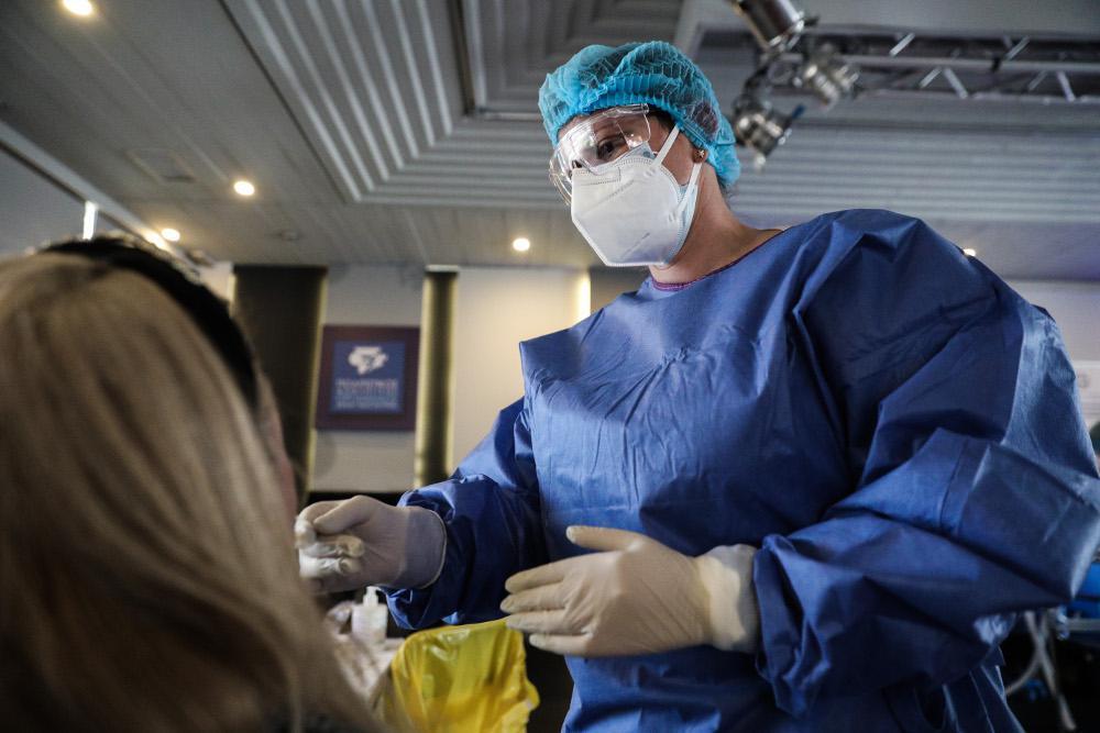 Κορονοϊός 12/10: 3.065 κρούσματα, 336 διασωληνωμένοι, 32 νέοι θάνατοι