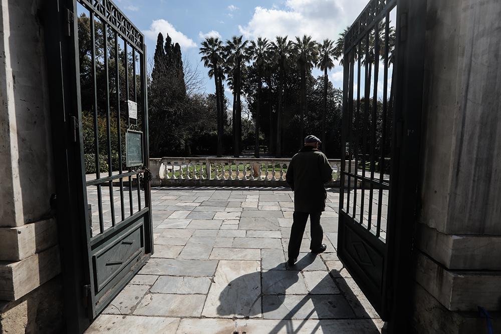 Κορονοϊός: Self test, εμβόλια και στο ... βάθος Πάσχα στο χωριό