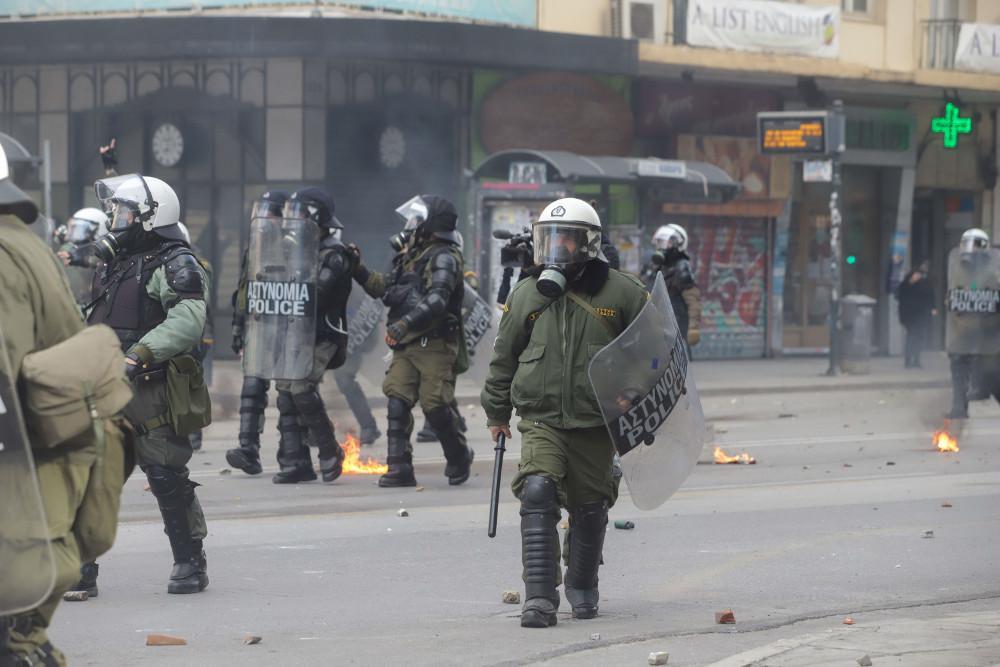 Με οπερατέρ, drones και ελικόπτερα η ΕΛ.ΑΣ. στα επεισόδια της Θεσσαλονίκης [βίντεο]