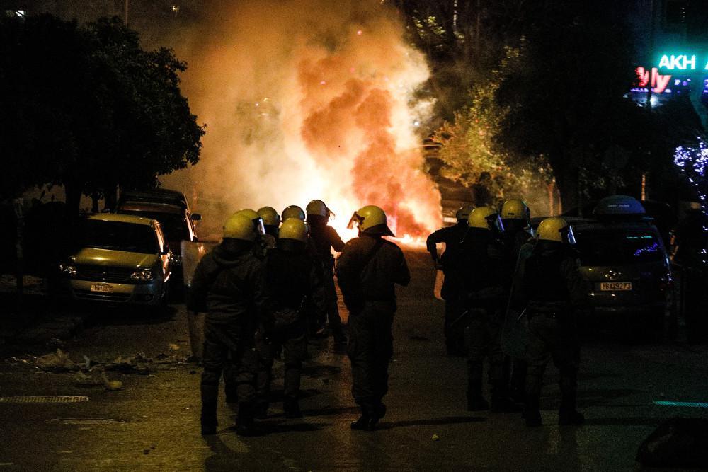 Νέα Σμύρνη: Νέα επεισόδια με χημικά και κυνηγητό [εικόνες & βίντεο]