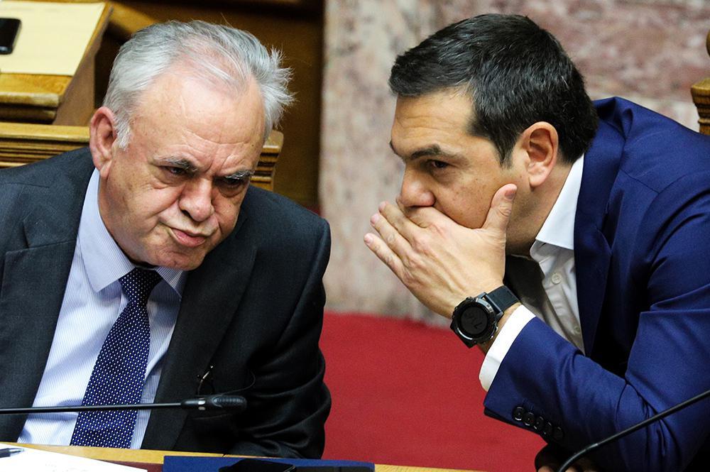 Σκληρή ανακοίνωση ΝΔ: Ο κ. Δραγασάκης να αφήσει τα ανέκδοτα και να απαντήσει στις καταγγελίες Βαρουφάκη - Τι απαντά ο ίδιος