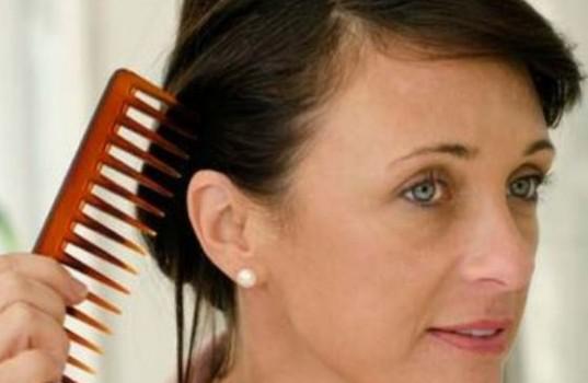 Η εμμηνόπαυση… ξεσπά και στα μαλλιά