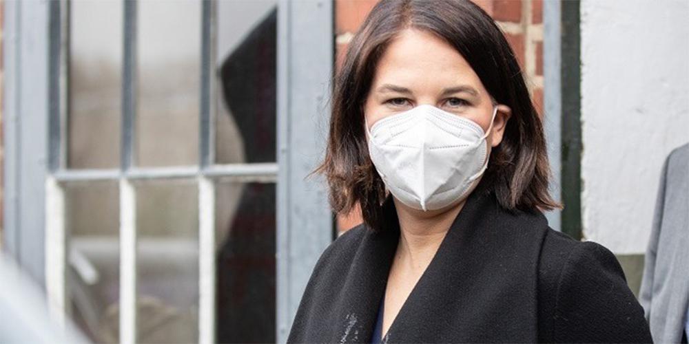 Μπέρμποκ: Ποια είναι η 40χρονη υποψήφια καγκελάριος των Πρασίνων