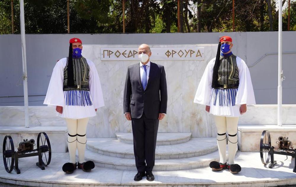 Κυπριακό-Δένδιας: Αύριο είναι μία δύσκολη ημέρα, πάμε για το καλύτερο