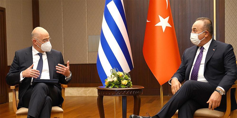 Πώς μπήκε τέλος στην επεισοδιακή συνέντευξη Δένδια - Τσαβούσογλου