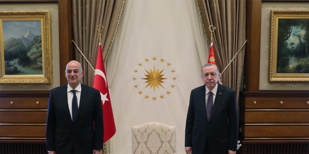Ελληνοτουρκικά: Ολοκληρώθηκε η συνάντηση Δένδια - Ερντογάν