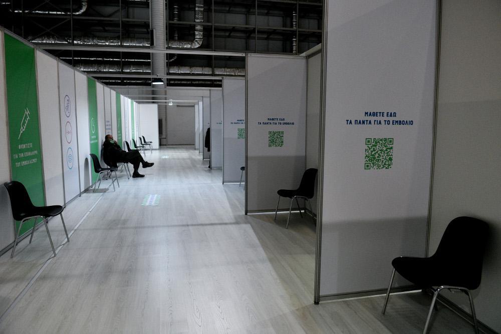 Κορονοϊός: «Εμβολιαστείτε και μετά φύγετε για διακοπές» λένε οι ειδικοί