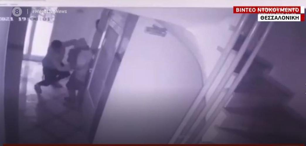 Θεσσαλονίκη: Ληστής ρίχνει κάτω ηλικιωμένη για να της πάρει την τσάντα