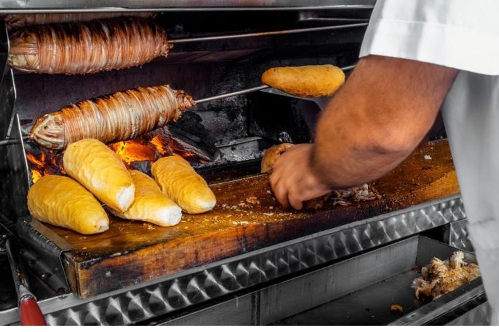 Κοκορέτσι: Πώς να το φτιάξετε και πώς να το ψήσετε