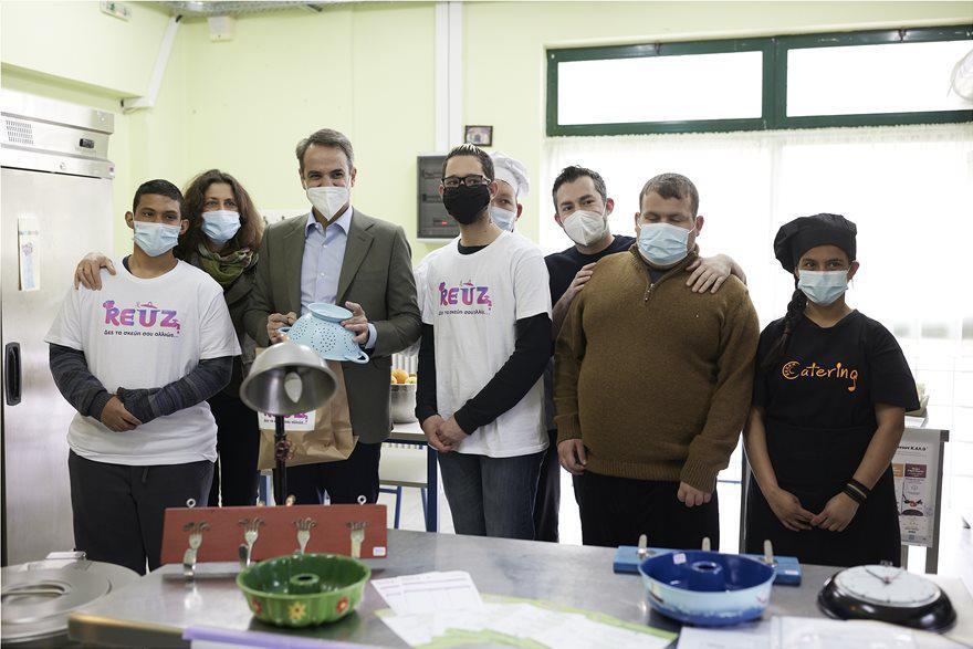 Στο Εργαστήριο Ειδικής Επαγγελματικής Εκπαίδευσης ο Μητσοτάκης