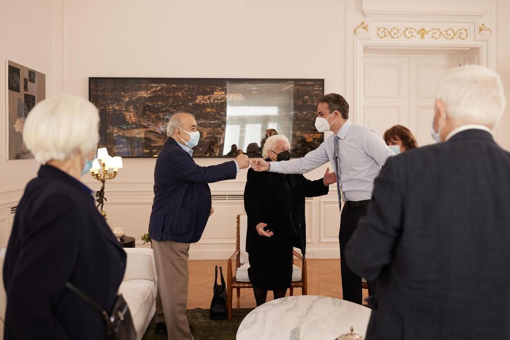 «Μου έλειψε το εγγονάκι μου»