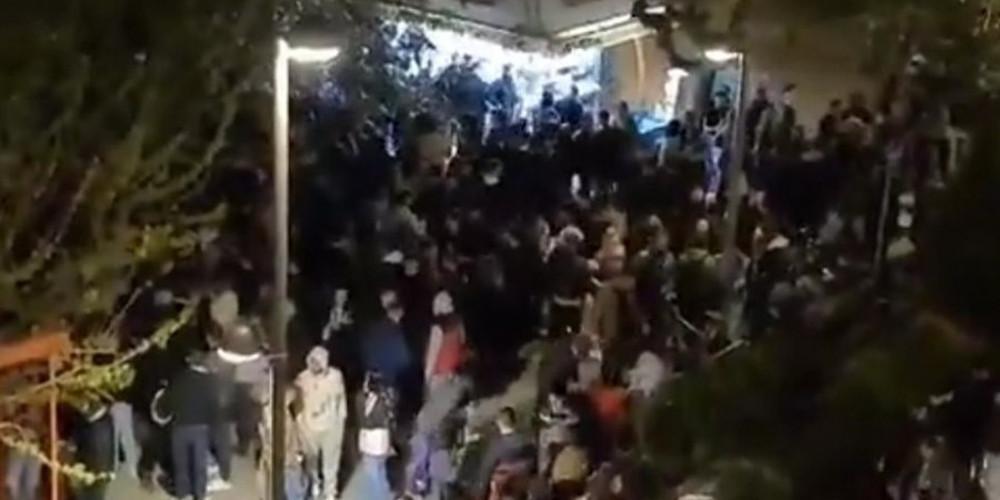 Κορωνοϊός: Σήμα κινδύνου για τις πλατείες από τους επιδημιολόγους