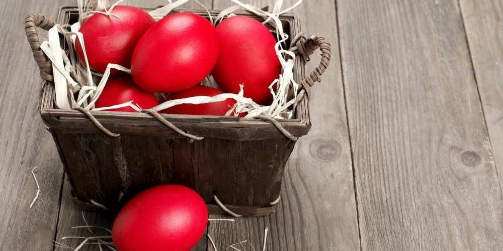 Πασχαλινά αυγά: Το έθιμο και οι πιο εύκολοι τρόποι για να πετύχετε το τέλειο αποτέλεσμα