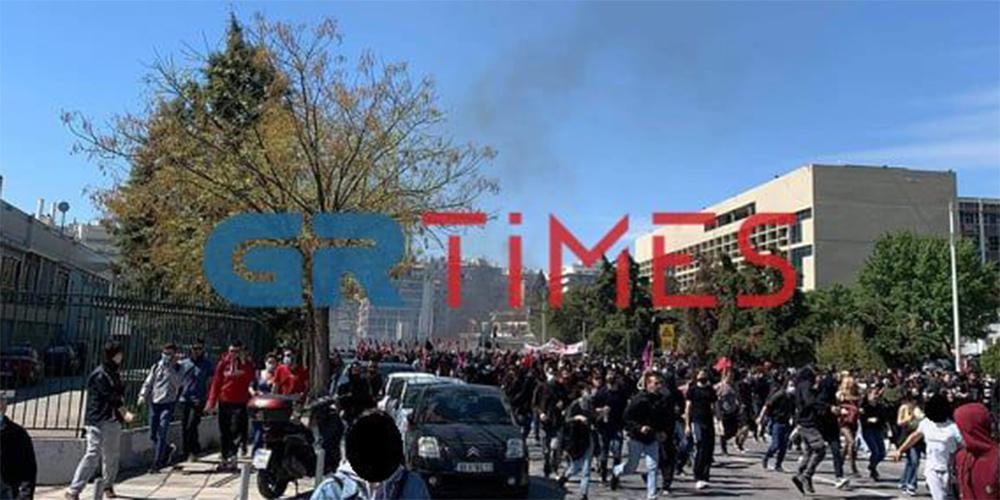 Επεισόδια και μολότοφ στη Θεσσαλονίκη - Αναφορές για έναν τραυματία